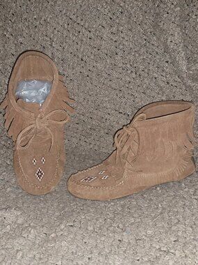 MANITOBAH MUKLUKS-Harvester Chestnut Fringed Suede Moccasin Booties-Sz 10-EX